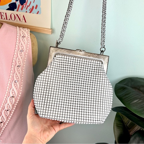 Vintage 🌸 60s White Mesh Link Purse - Picture 1 of 1